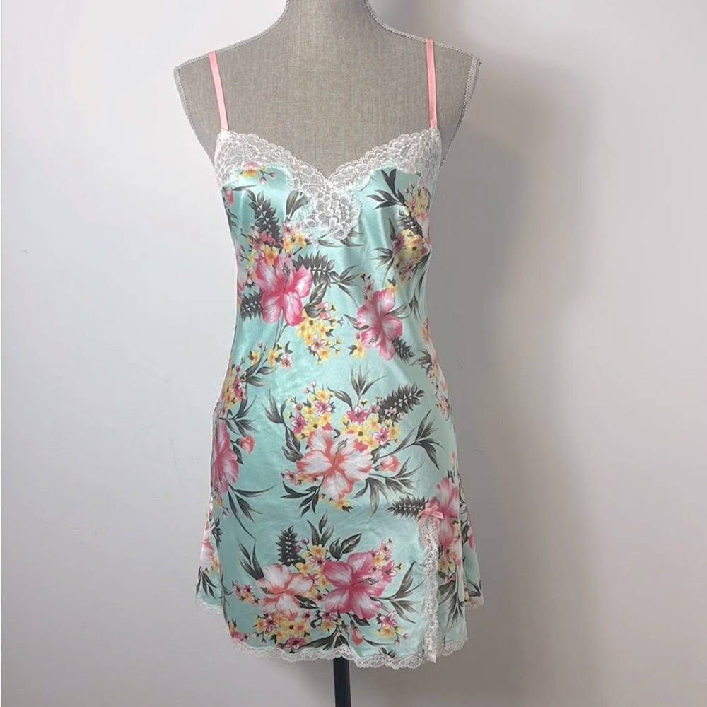 VS Tropical Slip